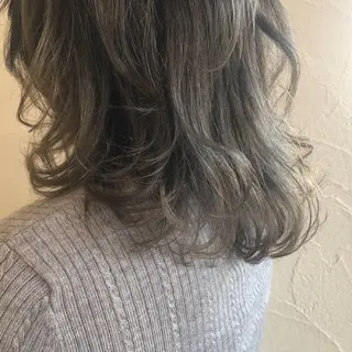 カラー 柴田 日菜子のヘアスタイル