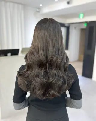 ロング カラー elu by AHNKISM所属・艶髪/ 透明感カラーのヘアスタイル