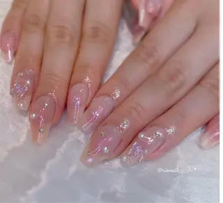 ネイル 𝘙𝘪𝘰𝘯𝘢 ...🕯🤍のネイルデザイン