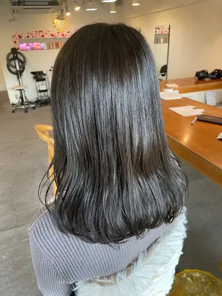 セミロング ブリーチカラー/ ワンカラー/有馬琉翔のヘアスタイル