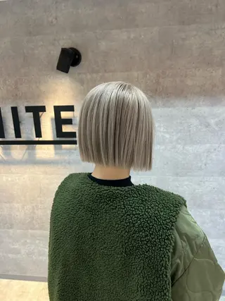 ショート アンダーバーホワイト 堺東店のヘアスタイル