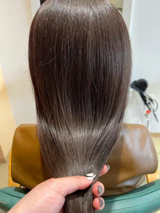 ロング カラー ☘️折戸結菜☘️ ハイトーンカラーのヘアスタイル