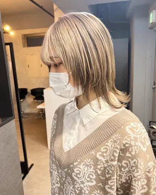 ミディアム ブリーチ/ウルフ ハッシュカット/石山のヘアスタイル