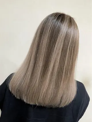 セミロング due hair 京都駅前店 MILBON オージュア認定サロン【デューヘアー】所属・ハイトーンブリーチ 土坂　由志【京都】のヘアスタイル