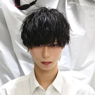 メンズ ラウンドマッシュ/ フェザーショート大阪のヘアスタイル