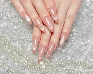 ネイル 🦋 Queenieのネイルデザイン