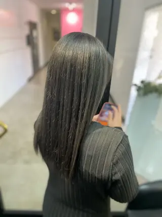 ロング 瀧下 唯のヘアスタイル