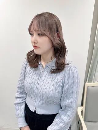 ミディアム カラー ベージュ/レイヤー カット🤍Rieのヘアスタイル