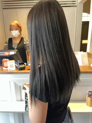 カラー 栗林 茉那のヘアスタイル