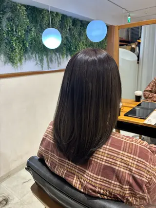 ミディアム i.+OMOTESANDO所属・mei / 艶カラー ミディアム レイヤーのヘアスタイル