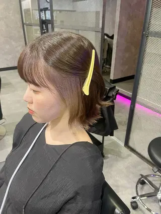 ミディアム カラー 伊藤 由妃乃のヘアスタイル