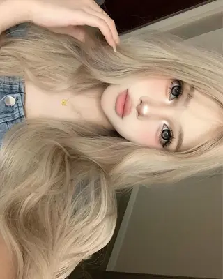 ロング 艶髪ハイトーンカラー 渋谷🎀ririkaのヘアスタイル