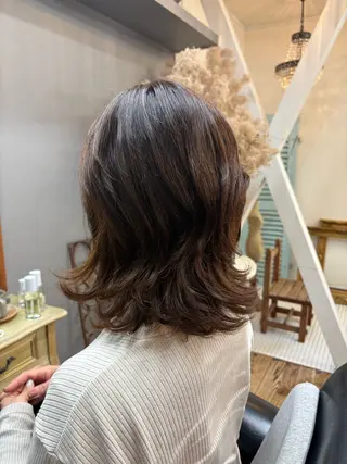 ミディアム カラー 羽鳥 美穂のヘアスタイル