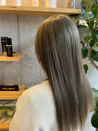 ロング カラー ハイトーンカラ ー/小川のヘアスタイル