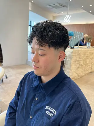 ショート soen所属・⚡メンズパーマフ ェードカットTomyのヘアスタイル