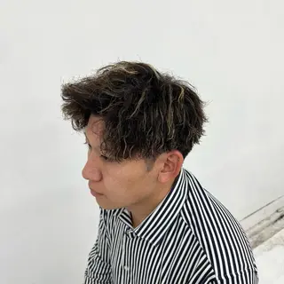 ショート カラー パーマ 豊崎 佑輔のヘアスタイル