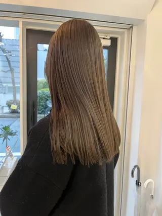 カラー 安食 友哉のヘアスタイル