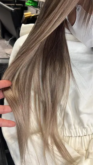 ミディアム カラー mimiiy梅田 中崎町ハイトーンのヘアスタイル