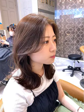 ミディアム カラー レイヤーカット /透明感カラー西田のヘアスタイル