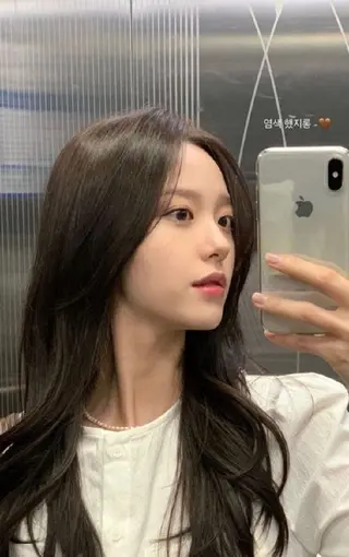 セミロング カラー サロウィン　神戸三宮店所属・三宮No.1ブリーチ 無しカラー/杉山太貴のヘアスタイル