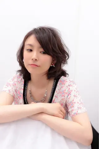 ミディアム 小林 伊織のヘアスタイル