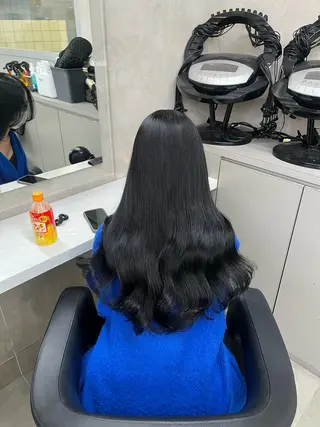 セミロング 寒色＆ブリーチ特化 寒色MiOのヘアスタイル