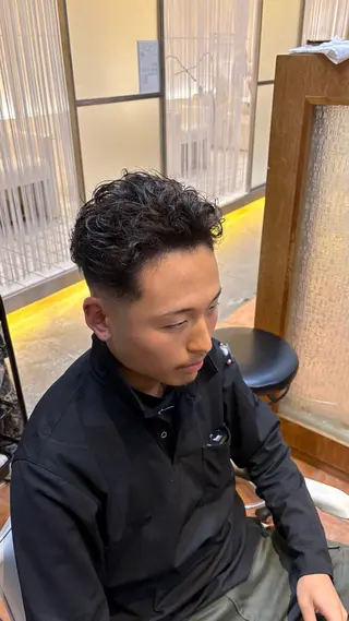 パーマ メンズ 岡部 地音のヘアスタイル