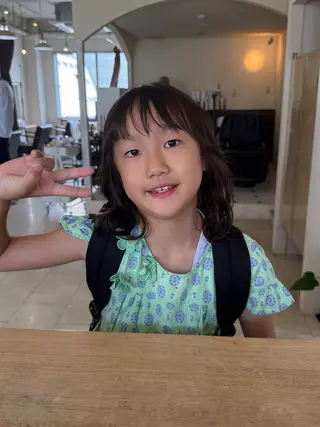 ミディアム Maho/海外 レイヤー/ハイトーンのヘアスタイル