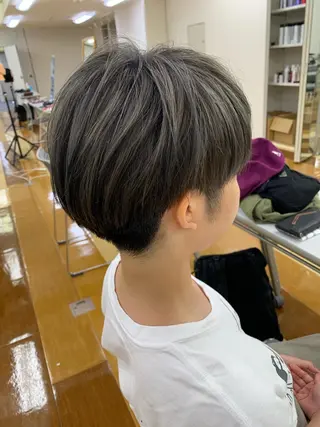 ショート 髪質改善＆ハイトーンカラー Cica神戸三宮元町店所属・福田 美波のヘアスタイル