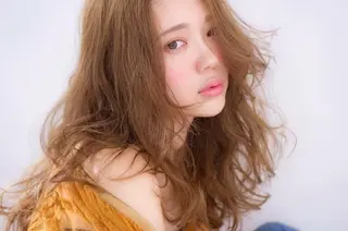 カラー ロング 三好 麻美のヘアスタイル