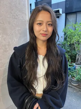 ロング カラー ナチュラルなヘア /ヨシダトモキのヘアスタイル