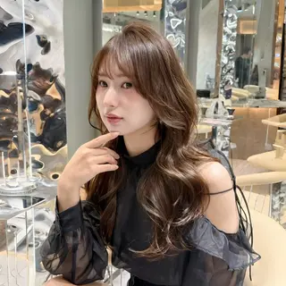 ロング カラー 髪質改善|透明 感カラー🩵レイヤーのヘアスタイル