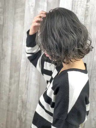 セミロング カラー パーマ Hosaki🎀 池袋：パーマ🩶のヘアスタイル