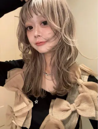 ミディアム パーマ 色素薄めカラー o___mioのヘアスタイル