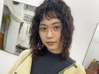 ミディアム qiieダブルカラー イルミナカラーのヘアスタイル