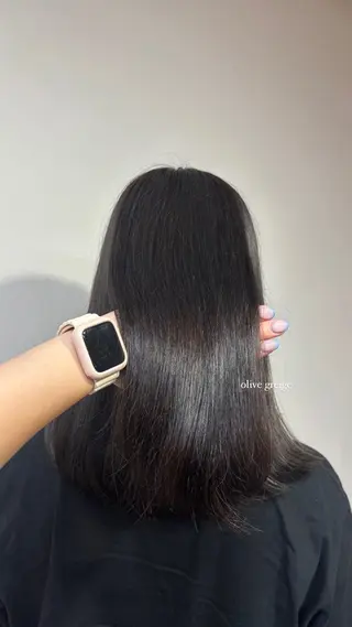 ミディアム 桂 奈穂のヘアスタイル