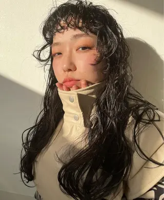 ロング パーマ Valeria所属・湯川 未咲希のヘアスタイル