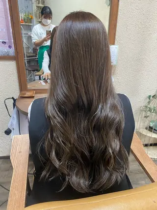 カラー Bish Yanaのヘアスタイル