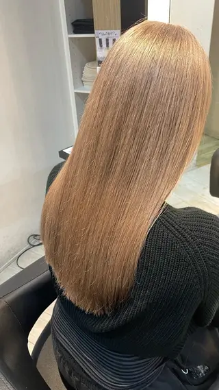 ロング カラー ブリーチ/髪質改善/ ハイトーン/暖色のヘアスタイル