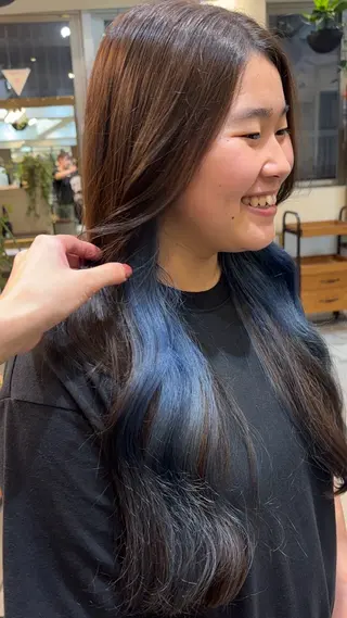 ロング カラー 小山　綾奈 カラー/ブリーチのヘアスタイル