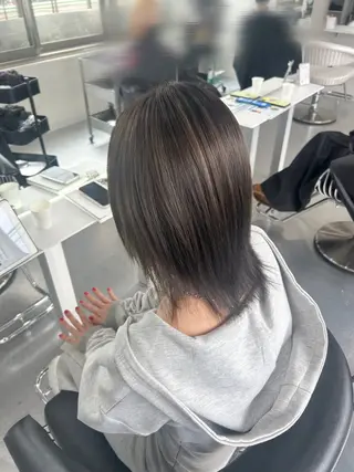 ミディアム あやめ🪽 オリーブ/ハイトーンのヘアスタイル