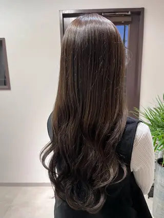 ロング カラー 友 美海のヘアスタイル