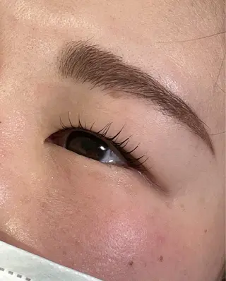 マツエク・マツパ cure所属・井上 真里奈のヘアスタイル