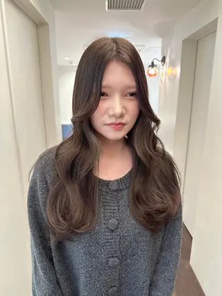 ロング カラー 安丸 結夏のヘアスタイル