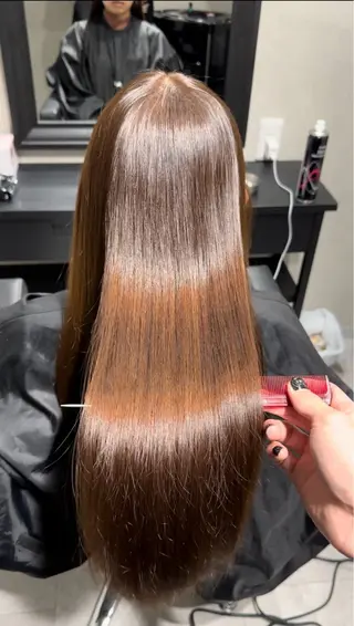 ロング 奥本 侑 ハイトーン、髪質改善のヘアスタイル