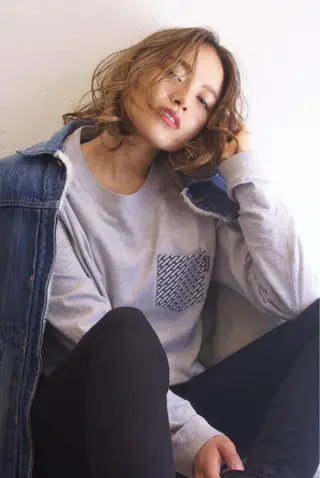 ミディアム カラー パーマ シンプル+αな デザインを 松崎陸のヘアスタイル