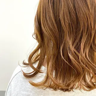 ミディアム カラー 佐藤 彩香のヘアスタイル