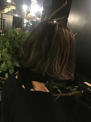 ショート カラー 吉本 yoshimotoのヘアスタイル