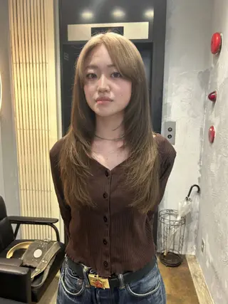 ロング TATSUブリーチ/ ミルクティーベージュのヘアスタイル