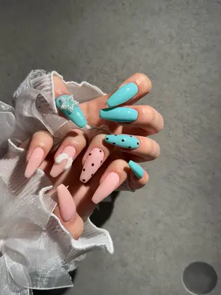 ネイル I-nailロング /ワンホン/キラキラのネイルデザイン